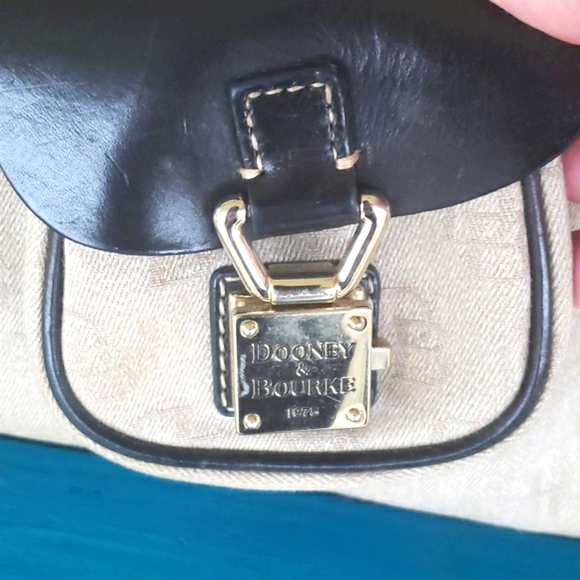 Dooney & Bourke double pocket shoulderbag - Picture 3 of 14